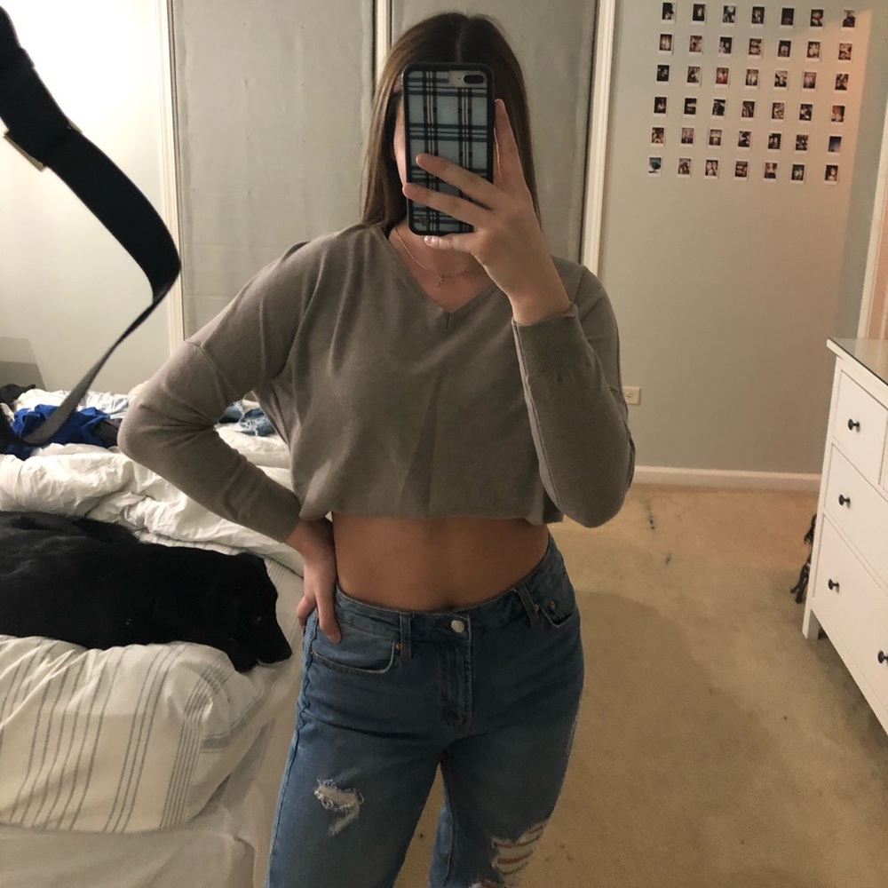 grey/ brown sweater